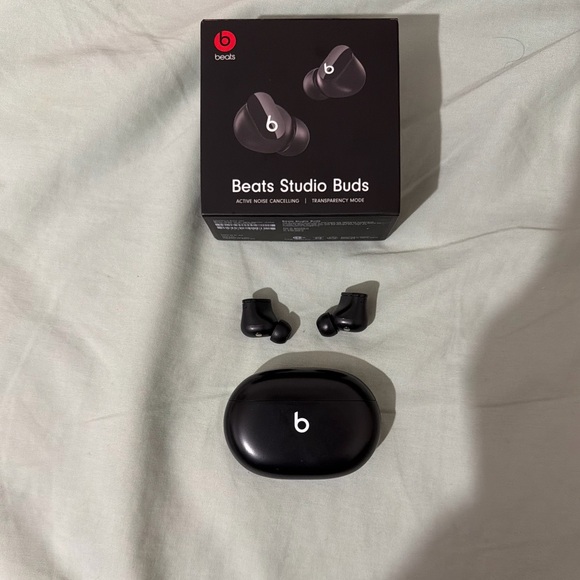 Beats Studio Buds in Black